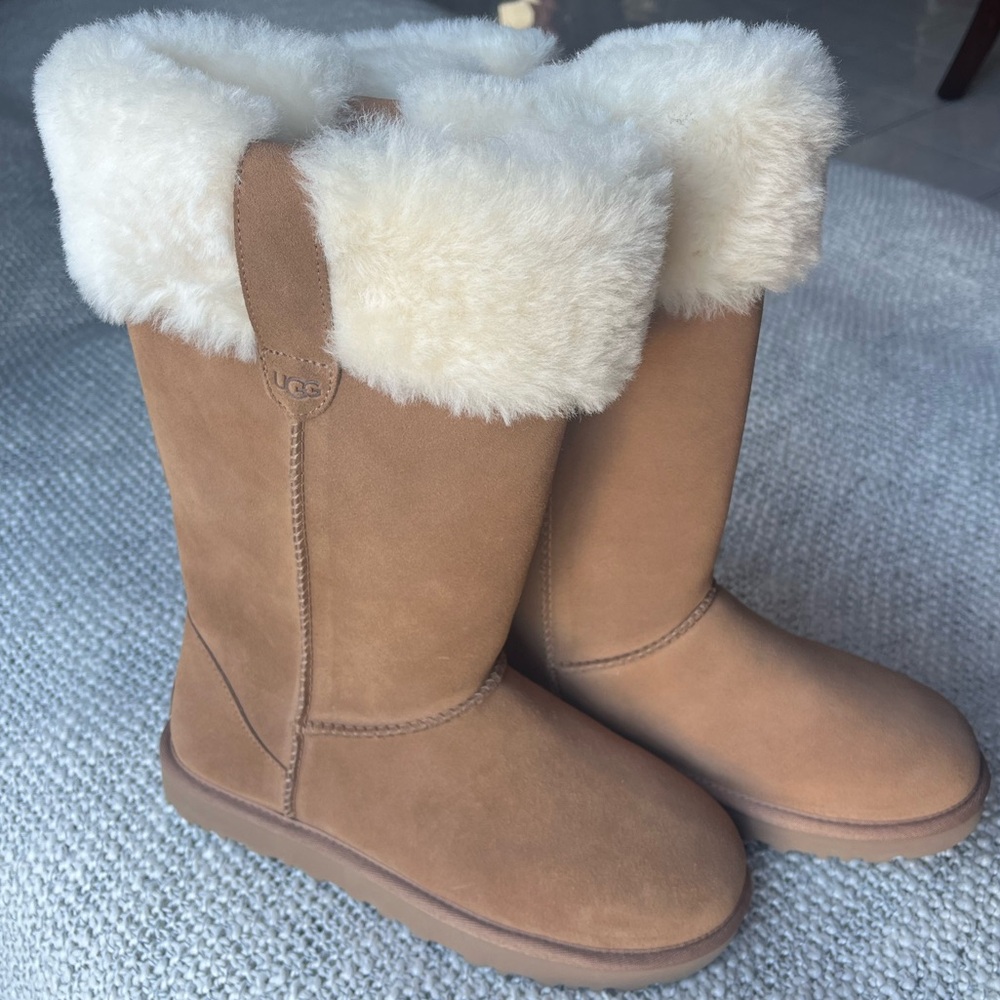 UGG Chestnut Boots with Cream Shearling